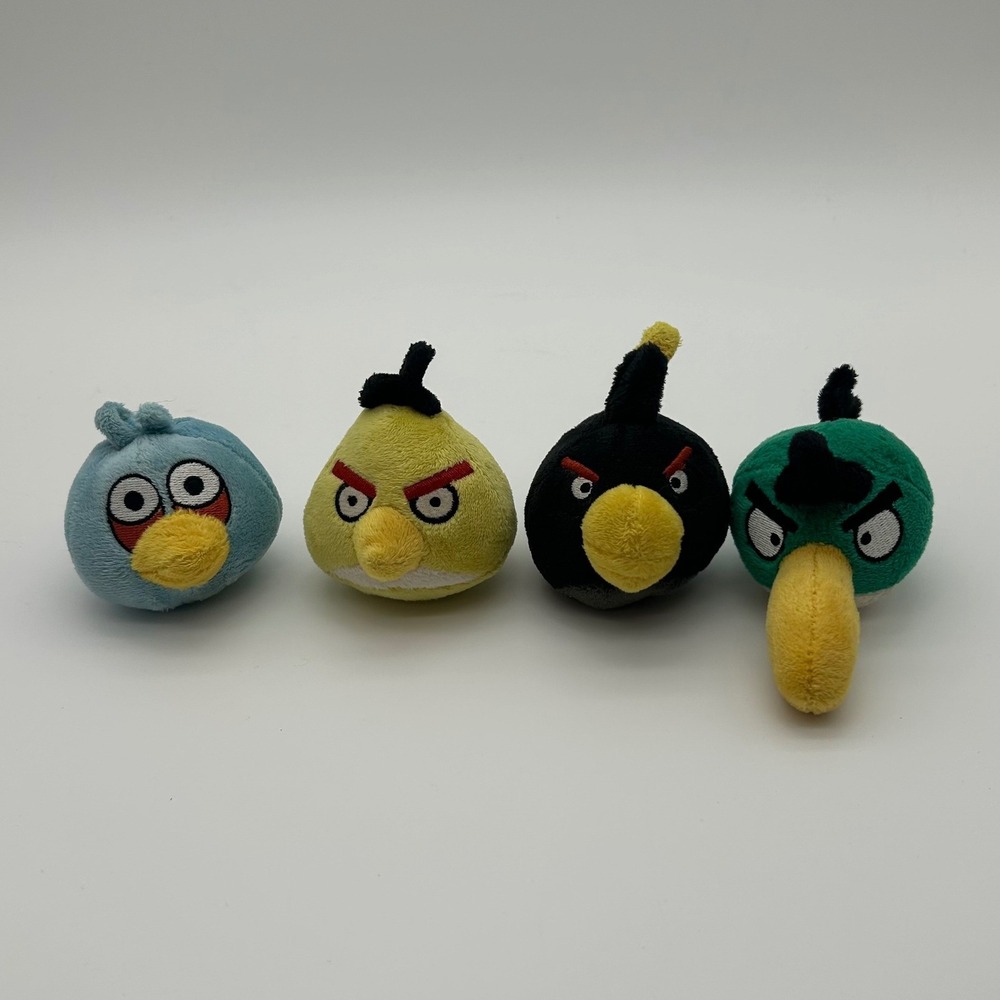 Angry Birds Lot of 4 Plush Toy Set Kids Blue Chuck Bomb Hal Toucan Rovio 2010